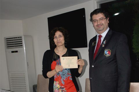 Uysal, kitaplarını imzaladı