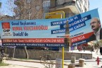 CHP’nin kent genelinde afişleri kesildi