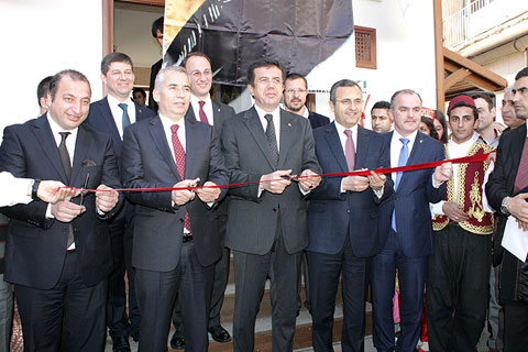 Zeybekci’den müze çıkışı