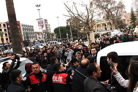 Berkin protestosuna polis müdahale etti, gözaltılar var