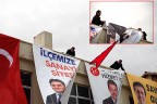 ZEYBEKCİ GELİYOR DİYE MHP’NİN AFİŞLERİNİ SÖKTÜLER