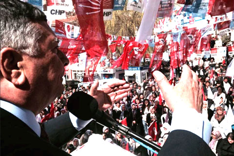“Ya başbakanlığı bırakacak ya da kaçacak”