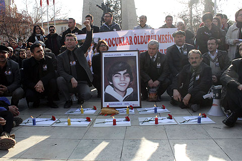 Eğitim-İş Berkin Elvan’ı andı