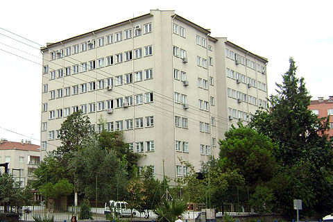Yasa yürürlükte müdür koltukları boşta