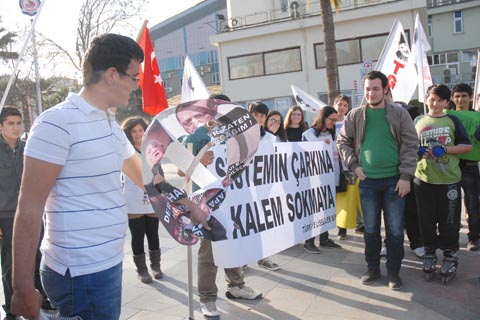 Üniversite sınav sistemini protesto ettiler