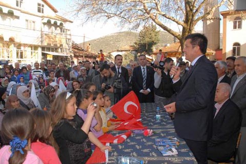 Bakan Zeybekci baba ocağında