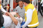 Minibüs ile kamyonet çarpıştı: 12 yaralı