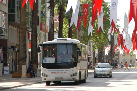 Otobüsler 23 Nisan’da bayraksız seferde