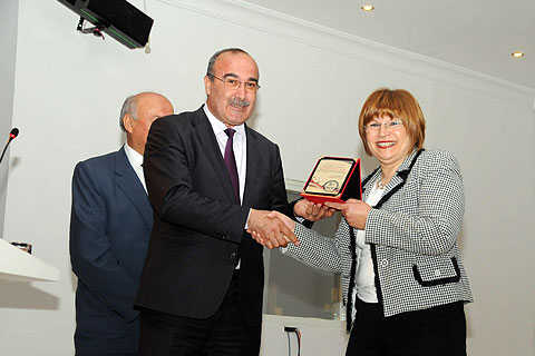 Zirvedekilerle Buluşma Seminerleri sürüyor