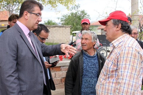 Başkan Güven mahalle gezilerinde