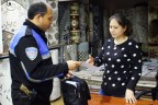 Polis memuru 75 bin mektup dağıtacak