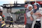 Ahşap ev yandı