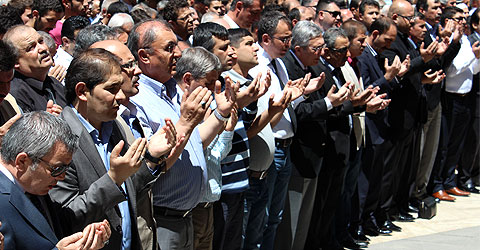 denizli-soma-giyabi-cenaze-namazi-ic