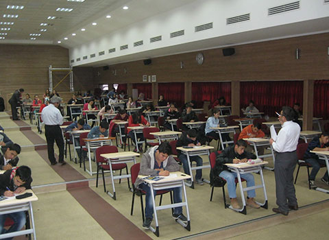 2400 öğrenci burslu olmak için ter döktü
