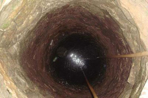 Yaşlı çift kuyuda ölü bulundu