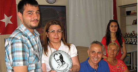 denizli-add-mezuniyet-sevinci-ic