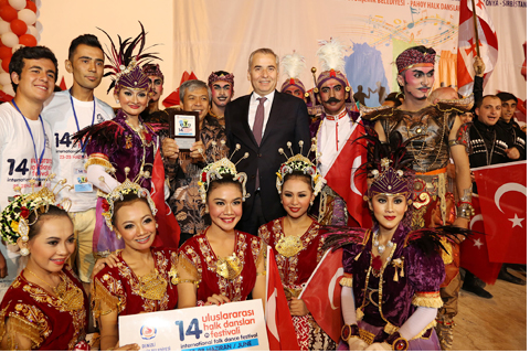 Halk Dansları Festivali’ne Muhteşem Gala