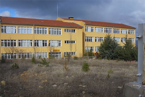Müdür yıl sonunu pompalıyla kutladı iddiası