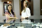 Hayallerini takılarını satarak gerçekleştirdiler