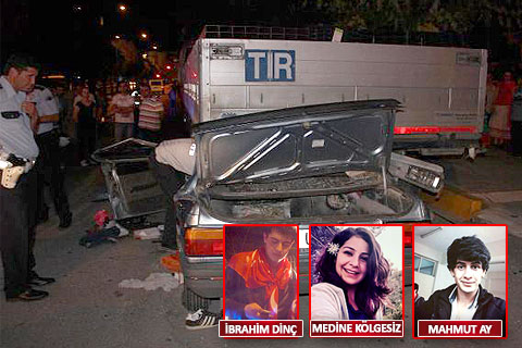 Otomobil TIR’ın altına girdi: 2 ölü 1 yaralı