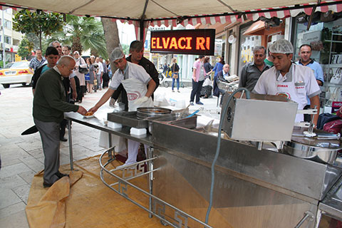 Şeker babaya, şeker gibi anma