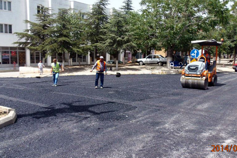 Baklan ilçe merkezi sıcak asfaltla kaplanıyor