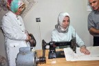 Bakan eşleri, Buldan’da dikiş makinesi başına oturdu