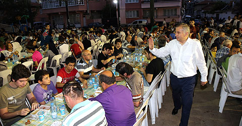 denizli-buyuksehir-belediyesi-karaman-mahallesi-iftar-baskan-osman-zolan-ic