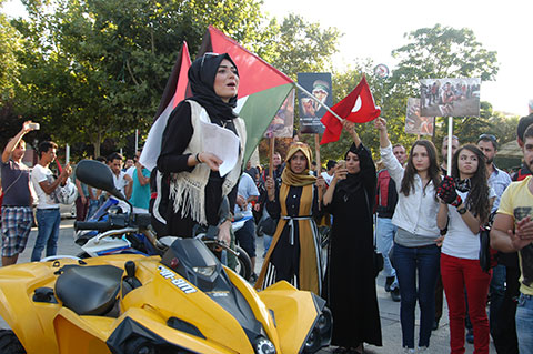 İsrail’i egzoz sesleriyle protesto ettiler