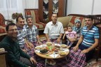 Hastanın iftar sofrasına konuk oldular