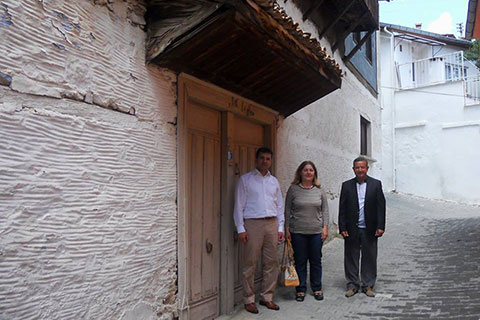Doğdukları konağı hayra bağışladılar