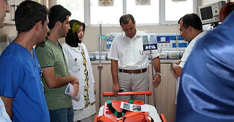 denizli-devlet-hastanesi-acil-servis-ambulns-sedye-ic