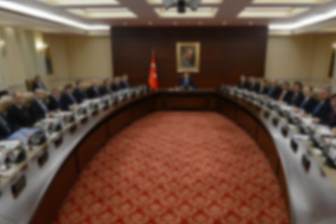 Zeybekci kalıyor mu gidiyor mu?