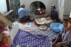 Hem pişirdi, hem yedirdi
