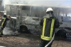 Servis aracında 14 kişi ölümden döndü