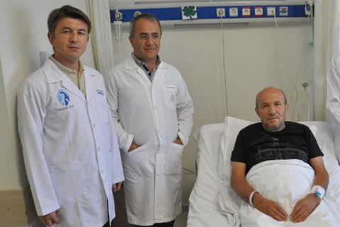 Yanağından idrar kanalı yaptılar