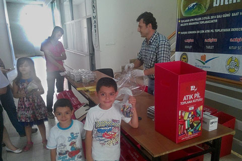 Toprağı 13 bin zehirden kurtardılar