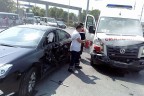 Ambulans kaza yaptı