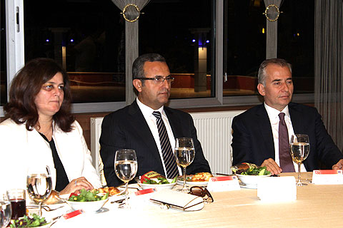 Bayan Demir’den nezaket örneği
