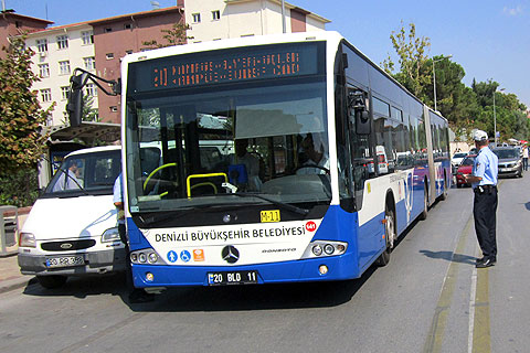 Otobüs duraklarına park edenler dikkat!