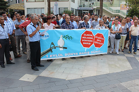 Savaşa karşı barış barikatı