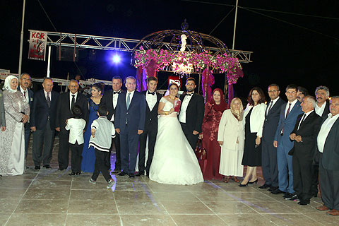 Hikmet Çelikkol kızını evlendirdi