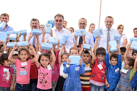RWE &Turcas’tan öğrencilere hediye