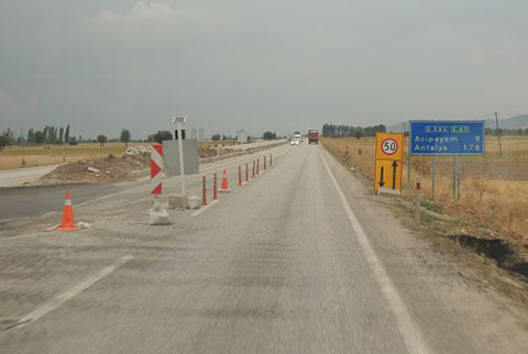 Acıpayam’da bu yola dikkat