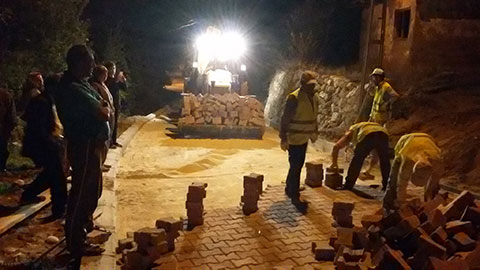 Yol işçilerinin gece mesaisi