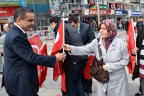 MHP Türk bayrağı dağıttı