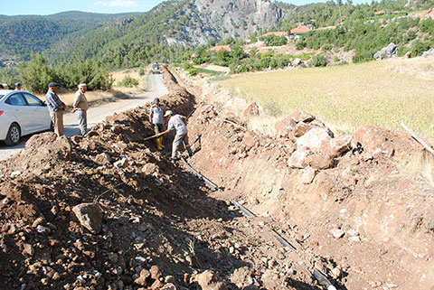 30 yıllık borular çöpe