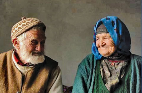 Yaşlılar en çok ziyaretle mutlu oluyor