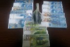 Polisten sahte döviz operasyonu