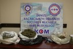 KEÇİLERİN ALTINA GİZLEDİĞİ ESRARLA YAKALANDI